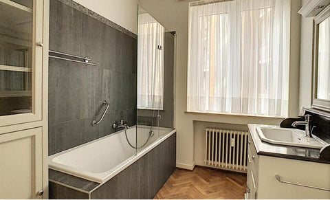 A magnifique bedroom in appartement with a view of fountain in Montgomery area.< Brussels, Belgium A beautiful master bedroom with private bathroom Private room in rental unit vacation rental 44983659