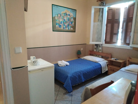 In the Vardakas area of Ermoupolis (near Iroon Square) are ANNOYLA rooms. It is   Annoula Rooms Junior Private room in serviced apartment vacation rental 51161060