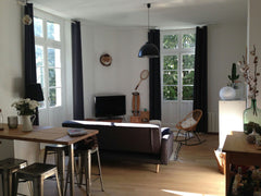 Bel appartement de 50m2, idéalement situé dans un immeuble en pierre bordelaise. Bordeaux, France Charmant appartement T2 au coeur du centre ville Entire rental unit vacation rental 18695493