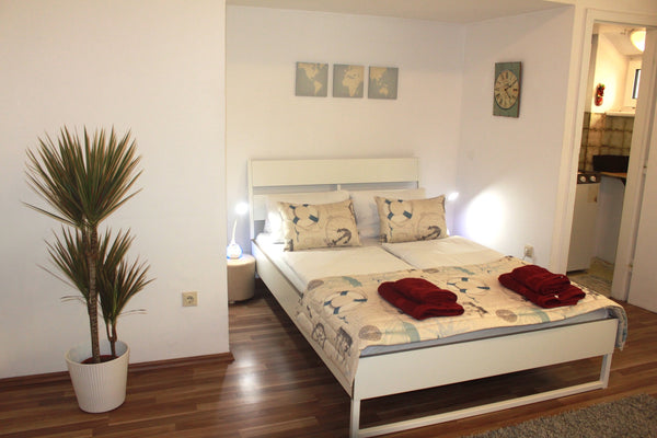 Wir begrüssen Euch recht herzlich in der Weltmetropole Wien. :)<br />Unsere Wohn  Bright, quiet & cosy Studio in perfect location Entire rental unit vacation rental 20965287