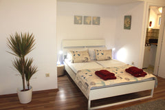 Wir begrüssen Euch recht herzlich in der Weltmetropole Wien. :)<br />Unsere Wohn  Bright, quiet & cosy Studio in perfect location Entire rental unit vacation rental 20965287