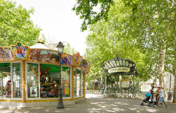 Cet appartement sera ideal pour votre séjour touristique comme pour le travail.  Paris, France Studio en duplex au coeur des Abbesses Entire rental unit vacation rental 23362329