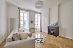 Spacious and elegant apartment located in the 1st district of Lyon, 2 minutes wa  Beautiful renovated apartment in the heart of Lyon Entire rental unit vacation rental 740301753433381495