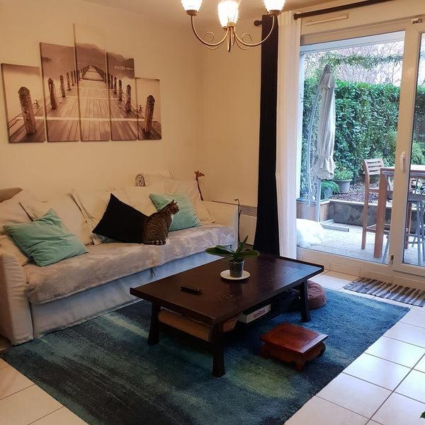 T2 de 50m2 cosy et au calme. Le jardin privatif aménagé de son bassin à Koï est  Lyon, France PETIT COIN DE PARADIS EN VILLE Entire rental unit vacation rental 30303732
