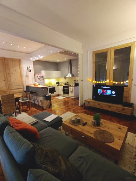 Bel appartement au coeur du quartier Valmy, à 100m du métro pour se rendre en mo Lyon, France Bel appartement typique Lyonnais Entire rental unit vacation rental 25061033