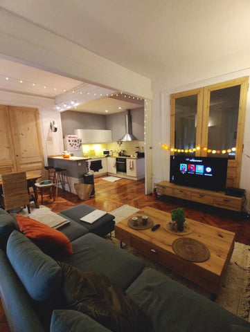 Bel appartement au coeur du quartier Valmy, à 100m du métro pour se rendre en mo Lyon, France Bel appartement typique Lyonnais Entire rental unit vacation rental 25061033