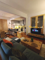 Bel appartement au coeur du quartier Valmy, à 100m du métro pour se rendre en mo Lyon, France Bel appartement typique Lyonnais Entire rental unit vacation rental 25061033