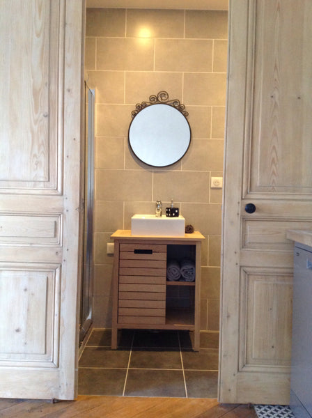 Immeuble typique de la croix rousse avec son parquet chevron, ses 3,10 de hauteu Lyon, France Nid design en bord de Saône Entire rental unit vacation rental 11312511