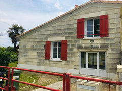 Petite Maison de 85m2, mitoyenne dans quartier résidentiel calme. Stationnement  Cenon, France Maison mitoyenne, 82m2 avec jardin Entire home vacation rental 50714596
