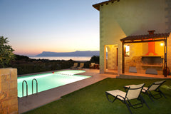 Beautiful traditional house in a friendly village.<br /><br /><b>The space</b><b Kriti, Greece ΒΙΛΛΑ ΠΑΤΡΙΚΟ Υπέροχη πέτρινη βίλα για χαλάρωση Entire home vacation rental 376851