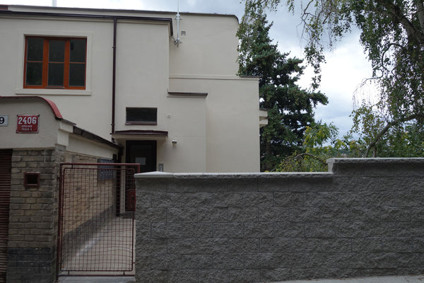 Attractive studio in a recently reconstructed villa, near a major park and city  Prague, Czechia Small new apt for attractive price Entire rental unit vacation rental 6790042