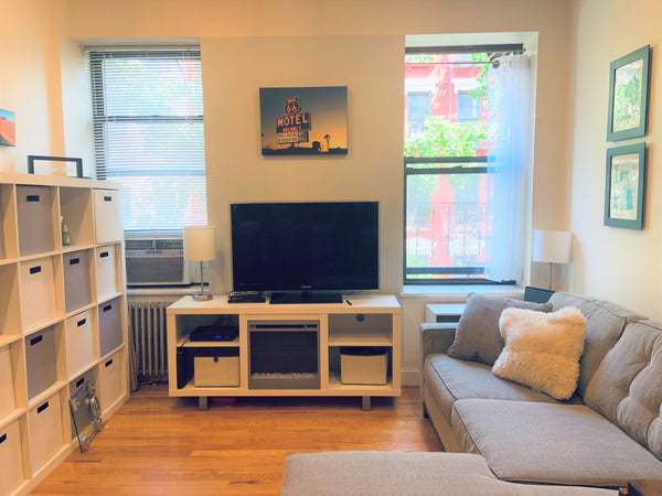 Double bedroom for rent in a Modern, Airy 2 bedroom apt in the heart of Soho. Av Scottsdale, AZ Rental unit in New York · 1 bedroom · 1 shared bath Private room in rental unit vacation rental 49142698