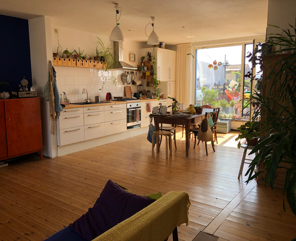 I live in a rooftop apartment with a big terrace. <br />Plenty of sun, light and Brussels, Belgium room in a sunny house on the roofs of Bruxelles Private room in condo vacation rental 605394503908433718