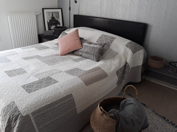 Residence dans un quartier calme et à proximité des facultés et des transports.<  Appt calme et bien desservi Private room in condo vacation rental 45399733