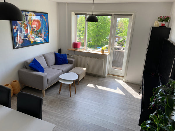 Lovely, bright and spacious penthouse apartment. Located on third floor in a nic Copenhagen, Denmark Great and cosy apartment in central Copenhagen! Entire rental unit vacation rental 32656372