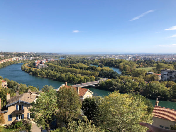 Un endroit au calme de la Croix Rousse, mais tout près du centre de Lyon. Spacie  Bel appartement avec vue extraordinaire Entire condo vacation rental 52214996