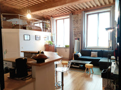 Authentique appartement dans lequel nous habitons à l’année. <br /><br />Situé d Lyon, France Bel appartement sur les pentes de la Croix-Rousse Entire rental unit vacation rental 23309273