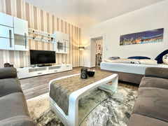 Genieße das einfache Leben in dieser ruhigen und zentral gelegenen Unterkunft. Vienna, Austria Leo’s Apartment in Vienna City center Entire rental unit vacation rental 50821551