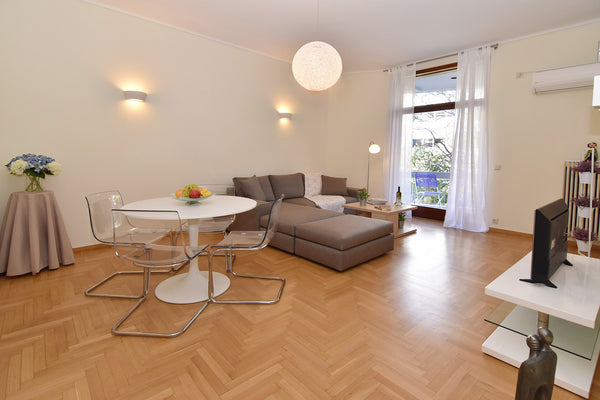 The spacious 95 sq.m apartment is located in the central and excellent neighbour GR Sisini Apartment Entire rental unit vacation rental 24638195