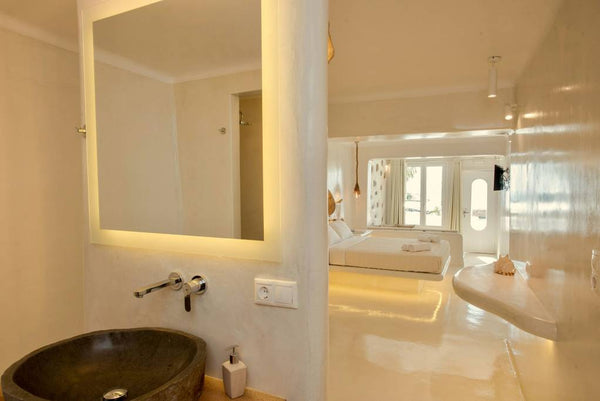 Brand new suite for 3 ground floor one double one single ac tv fridge wifi<br /> Mikonos, Greece Brand new luxury suite 1klm from the  port for 3+ Room in serviced apartment vacation rental 24384115