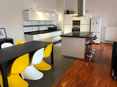 A proximité du Parc Elisabeth, très belle maison se situant à l'arrière d'un imm  Dali & Design III Private room in home vacation rental 37091563