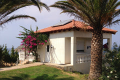 Das Ferienhaus mit direktem Meerzugang liegt direkt am Meer, unmittelbar an dem   Bungalow Musuri direkt am Meer privaterMeerzugang Entire bungalow vacation rental 44351783