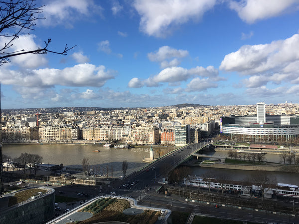 This elegant, modern renovated and fully furnished 2 room Apartment is located o Marburg, Germany Great view over Paris with balcony Entire rental unit vacation rental 11381479