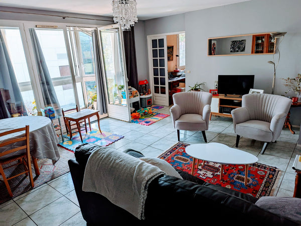 Appt lumineux et calme de 93 m2 disposant de deux chambres avec lit double et un Auxerre, France Appt lumineux, calme. Résidence arborée et garage Entire condo vacation rental 49461732