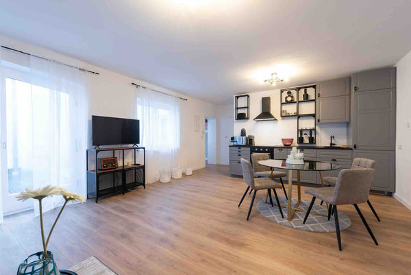 Lehne dich zurück und entspanne dich – in dieser ruhigen, stilvollen Unterkunft.  *****1180 Design Apartment / Newly Renovated Entire rental unit vacation rental 569424088448559110