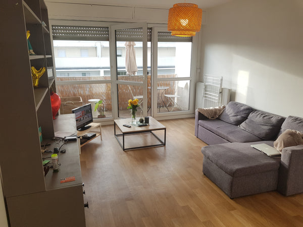 The flat is at 15 mn from the place 