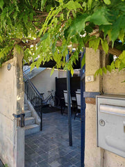 Notre Appartement de 68m2 + cours extérieure 25m2 est à proximité du Pont Chaban Bordeaux, France « L’appart O vélo » Chartrons Bassins à Flot Entire guesthouse vacation rental 52946262