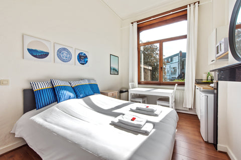 Beautiful, bright & quiet studio with 2 bedrooms and private bathroom in the hea  Stay in the Historic Centre of Ghent Entire rental unit vacation rental 43044239