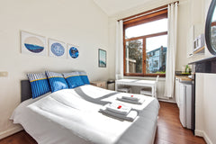 Beautiful, bright & quiet studio with 2 bedrooms and private bathroom in the hea  Stay in the Historic Centre of Ghent Entire rental unit vacation rental 43044239