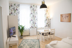 New renovated, new furnished, quiet apartment. 3 min near tram Nr. 2 + 20 min fr Vienna, Austria Vienna4you 2 The new Apartment for YOU in Vienna Entire rental unit vacation rental 40359042