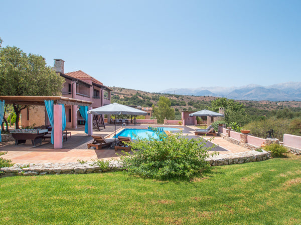 Set on a small hill above the village of Armeni but only 800 metres from the vil Stratford-upon-Avon, United Kingdom Villa Galania, Armeni,  Crete Entire home vacation rental 2018621