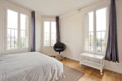 Superbe studio, ultra lumineux , en étage élevé , avec vue plongeante sur la Sei Paris, France Place du Châtelet Entire rental unit vacation rental 1238737