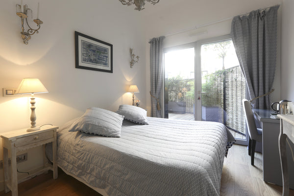 Welcome! This a quiet and cosy bedroom (20 sqm2) with terrace, in the heart of P Paris, France Charming guest room Private room in bed and breakfast vacation rental 6406706