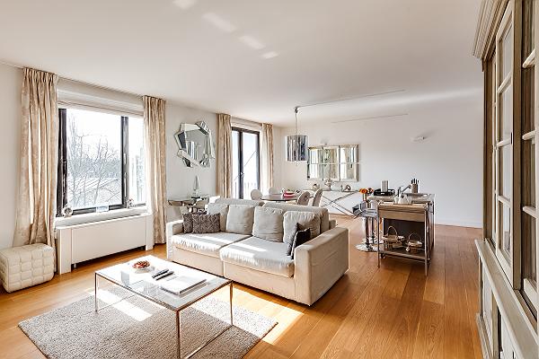 My place is close to Place Stéphanie, Avenue Louise, Palais de Justice. You’ll l Paris, France COZY 2 BED 2 BATH FLAT BY PLACE STEPHANIE Entire rental unit vacation rental 15164064