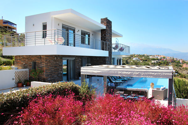 Villa Elizavet is a luxury architect-designed villa built in 2015 with private i Manchester, United Kingdom Villa Elizavet: Luxury Individually Designed Villa Entire villa vacation rental 11708477