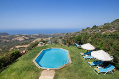 The complex of Triopetra villas hosts Villa Kadiani and Villa Dimitris. <br />Ea  Villa Kadiani - Only 4km away from the beach Entire home vacation rental 46741082