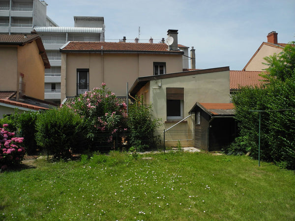Vous êtes les bienvenus dans notre maison avec jardin pour passer quelques jours Lyon, France Petite chambre de maison d'hôte avec jardin à Lyon Private room in townhouse vacation rental 29089877