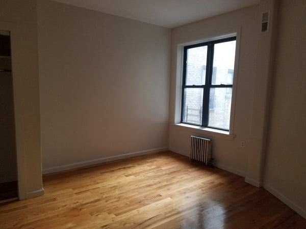 Private bedroom with plenty of open space. Large closet space included. Apartmen Kent, OH Rental unit in New York · 1 bedroom · 1 bed · 1 shared bath Private room in rental unit vacation rental 22611675