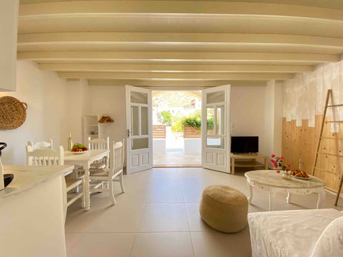 A lovely house in Skala Patmos to the area Chochlakas! The apartment is 300 m aw Patmos, Greece White Apartment in Skala Patmos Entire serviced apartment vacation rental 12723524