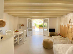 A lovely house in Skala Patmos to the area Chochlakas! The apartment is 300 m aw Patmos, Greece White Apartment in Skala Patmos Entire serviced apartment vacation rental 12723524