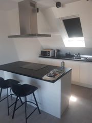 Ga er gewoon even tussenuit in deze rustgevende, centraal gelegen studio volledi  Nieuw bemeubelde studio Met groot terras Entire vacation home vacation rental 649172264572182489