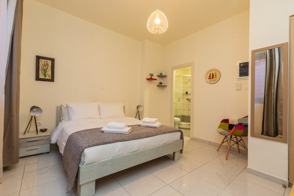 This brand new studio apartment is facing the quiet side of the building, for qu Tel Aviv-Yafo, Tel Aviv District, Israel Quiet & Central fully suited Patio Apartment Entire rental unit vacation rental 30916867