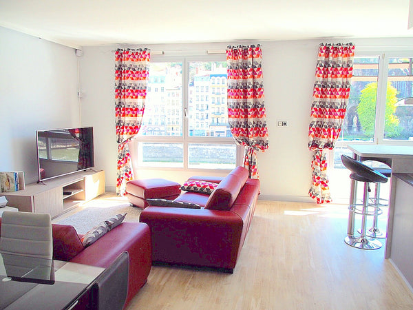 Enjoy this lighty flat refurbished in 2016. Located between Croix Rousse, basili Lyon, France Redisigned 2016 vue Saône parking Entire rental unit vacation rental 12093055