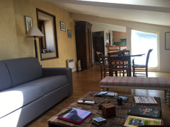 Appartement atypique mansardé situé dans un immeuble classé dans la zone sauvega Bordeaux, France Appartement au coeur du vieux Bordeaux Entire rental unit vacation rental 25011659