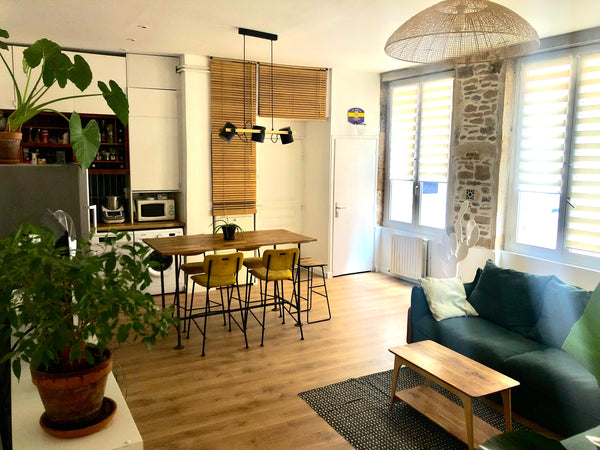 Refuge de la Bouteille. Bienvenus dans notre cocon du bas des pentes en plein co Lyon, France Refuge de la Bouteille • Bas des pentes • Sathonay Entire rental unit vacation rental 655766812386213062