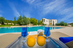Situated in Stalós, 200 metres from Stalos Beach, Casa Leone Suites offers accom Chania, Greece Casa Leone suites apartment Room in serviced apartment vacation rental 32002515